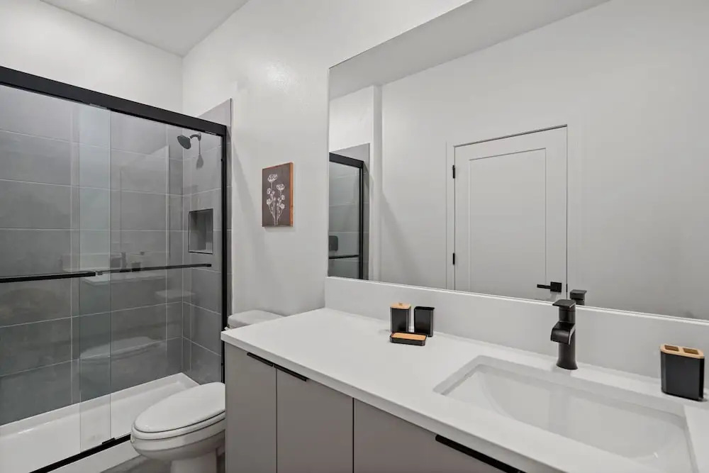 Stylish Home 15 Min to Magic