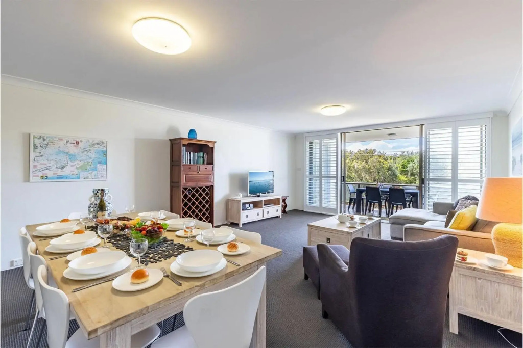 The Dunes15 38 Marine Dr fabulous unit with pool tennis court and across the road to the beach