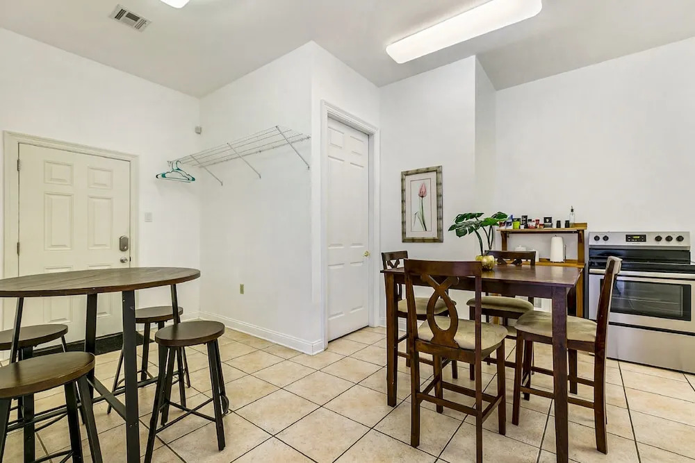 1832 Airy 4 BR in Garden District