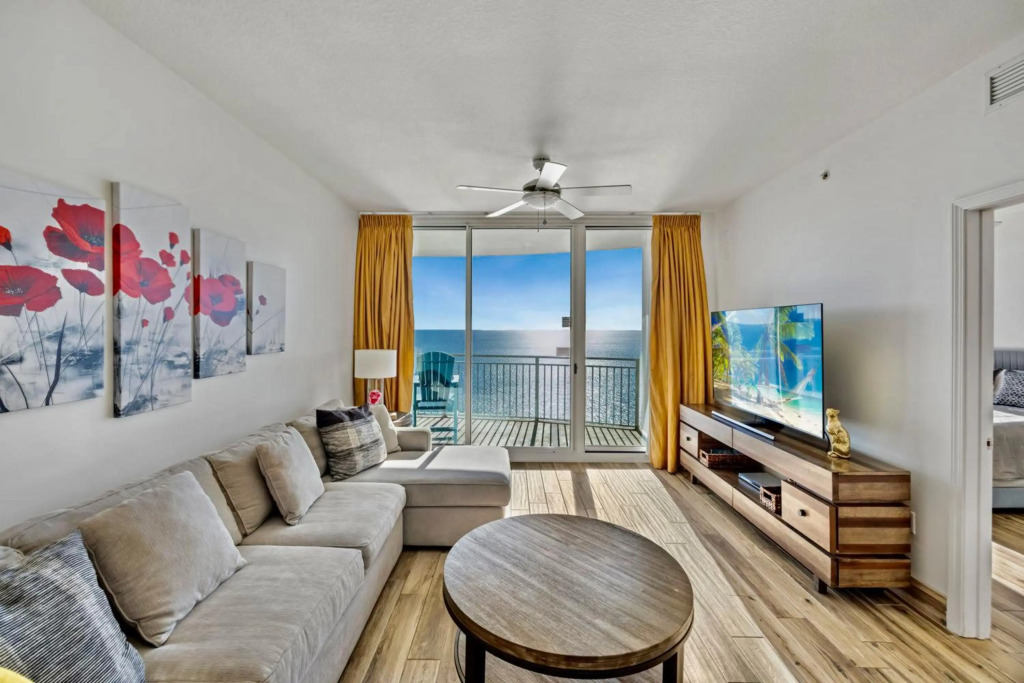 AQUA RESORT! Beachfront, 3 BR Condo! 2BR Beach Front! Sleeps 7! Free Beach Chairs