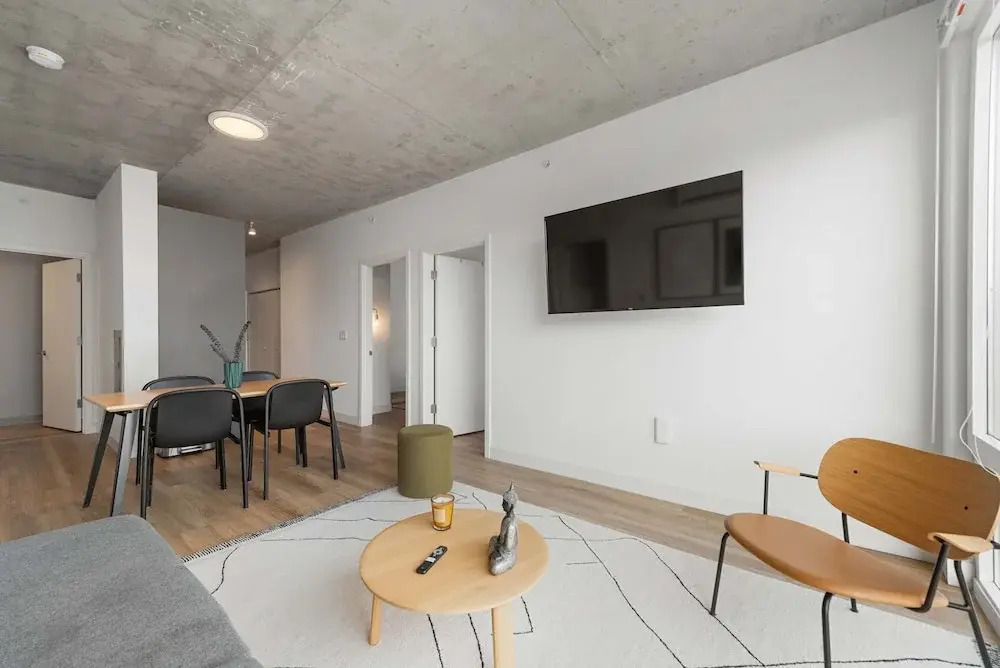 4BR Group Retreat Near Lincoln Park