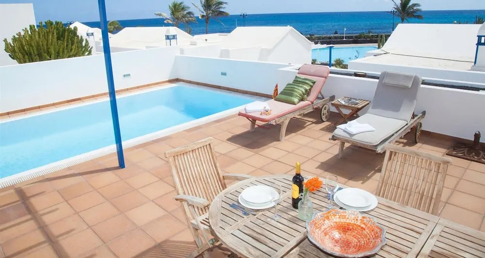Villa Naos