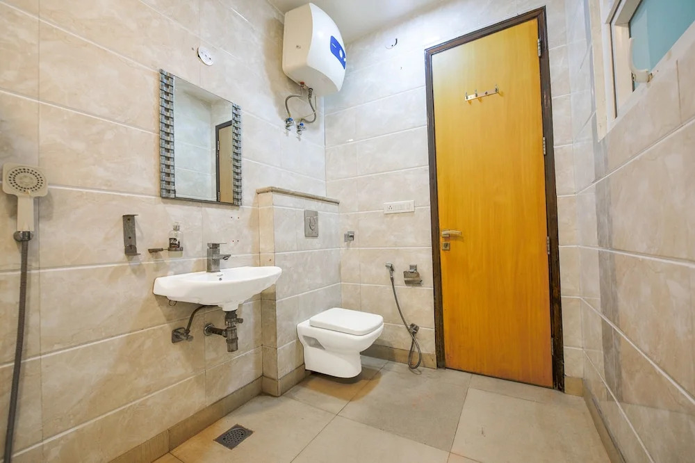 Fabhotel Silver Crown I