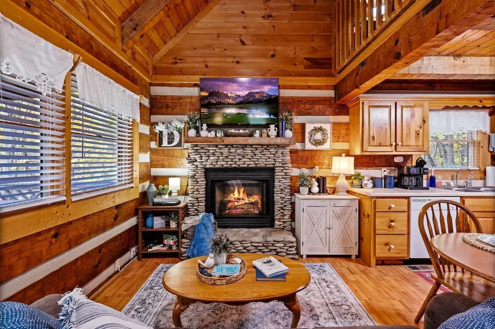 Hot Tub View Pool Table Fireplace Honeymoon