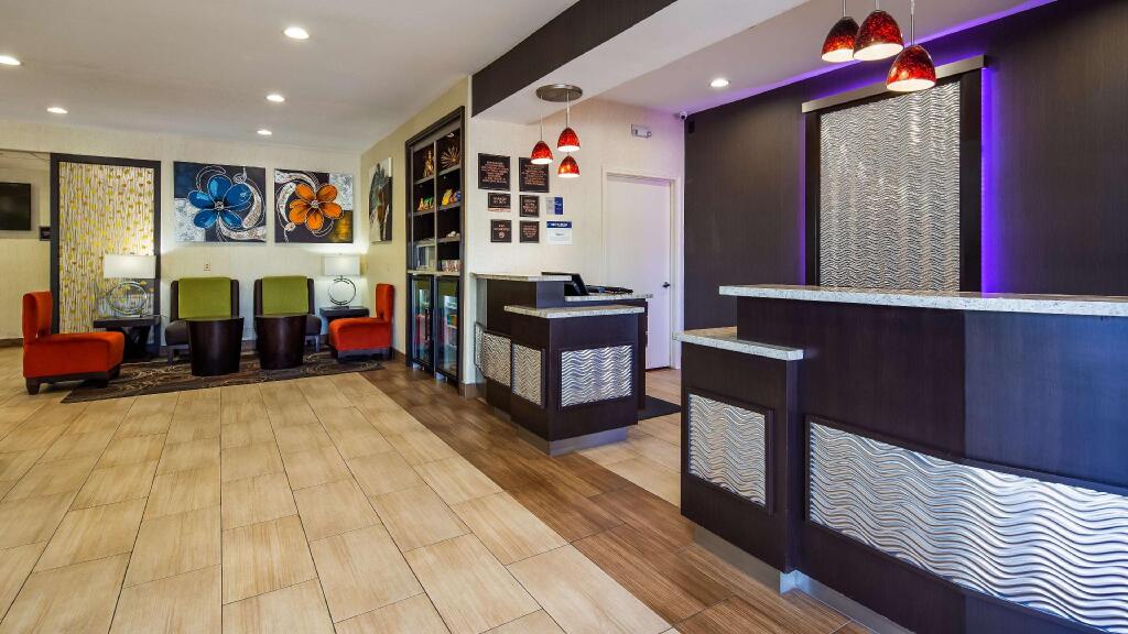 Best Western Plus Lake Worth Inn & Suites