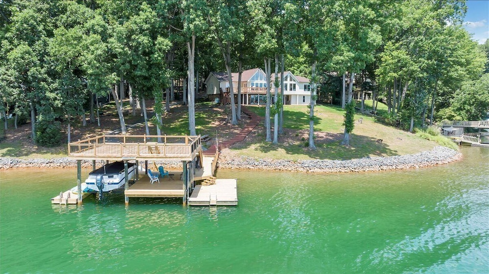 Pappy's Place - Lakefront Home With Private Dock