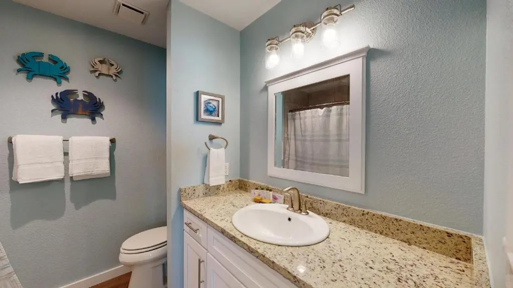 AH-H229 Newly Remodeled Second Floor Condo, Overlooking PoolHot Tub