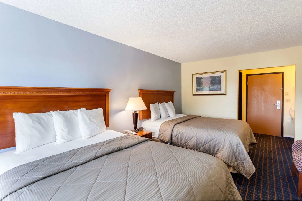 Dragonfly Inn & Suites