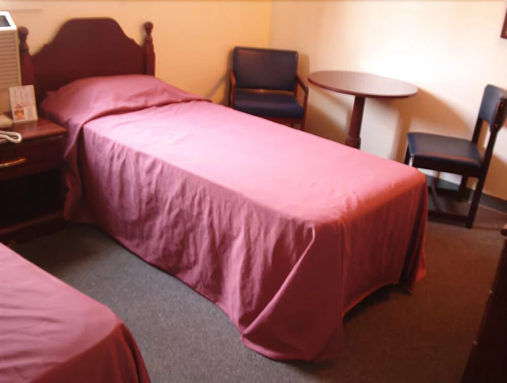 Budgetel Inn & Suites
