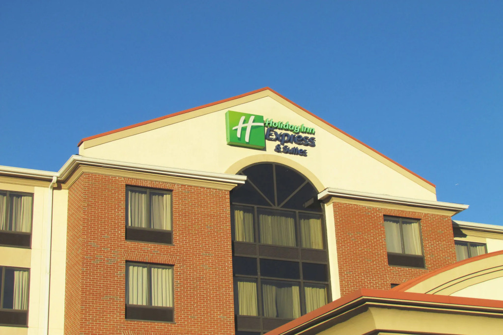 Holiday Inn Express & Suites Chesapeake by IHG