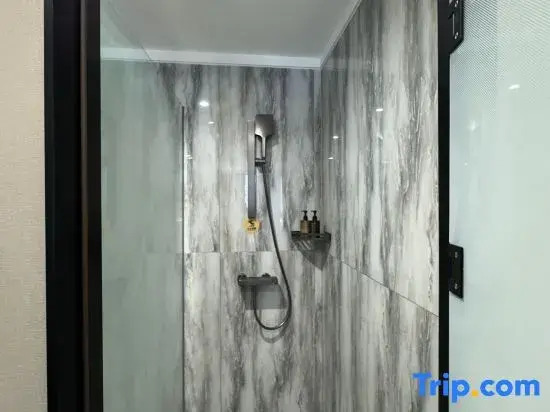 Yulan Business Hotel (Hohhot Jinqiao Economic Development Zone Lamaying Subway Station)