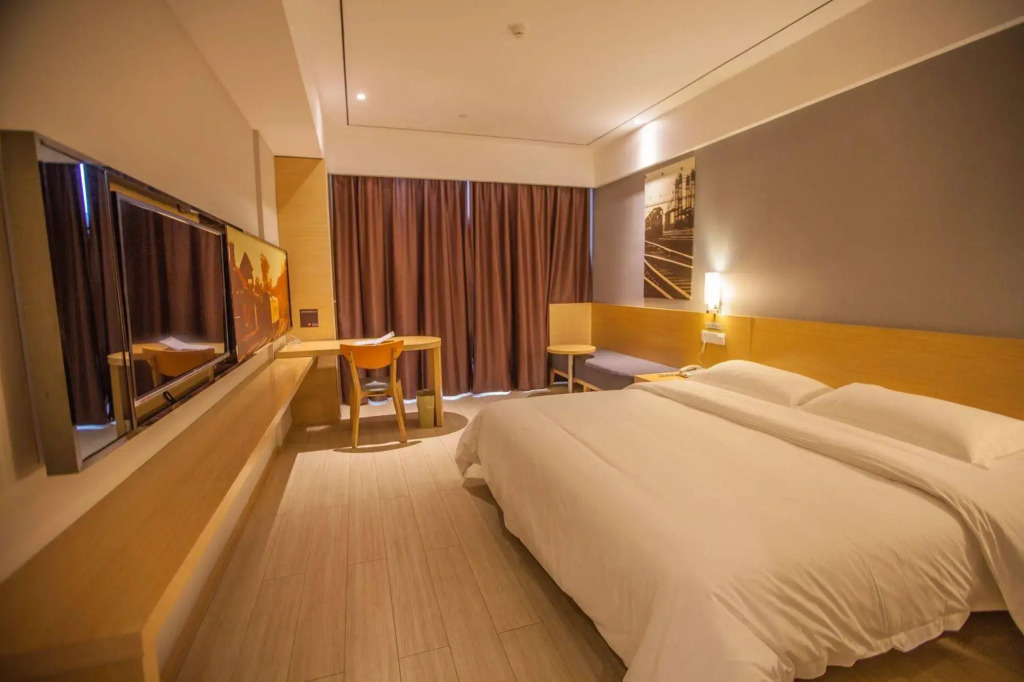 IBIS Leshan City Center Hotel