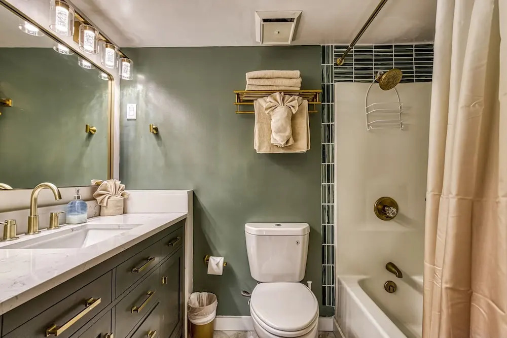 Modern Style 2 Bed Condo Pool in Gatlinburg
