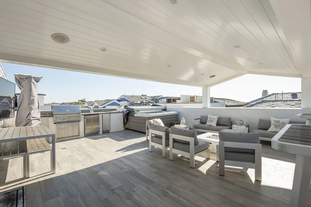 1505 E Ocean 4 Bedroom Home