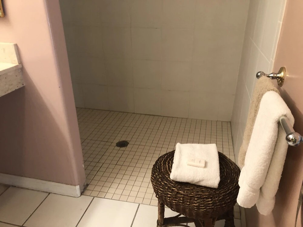 Sea Breeze Manor Inn