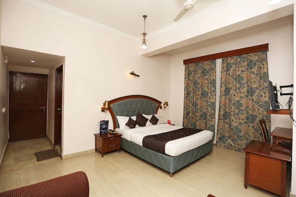 OYO 8178 Hotel Saket