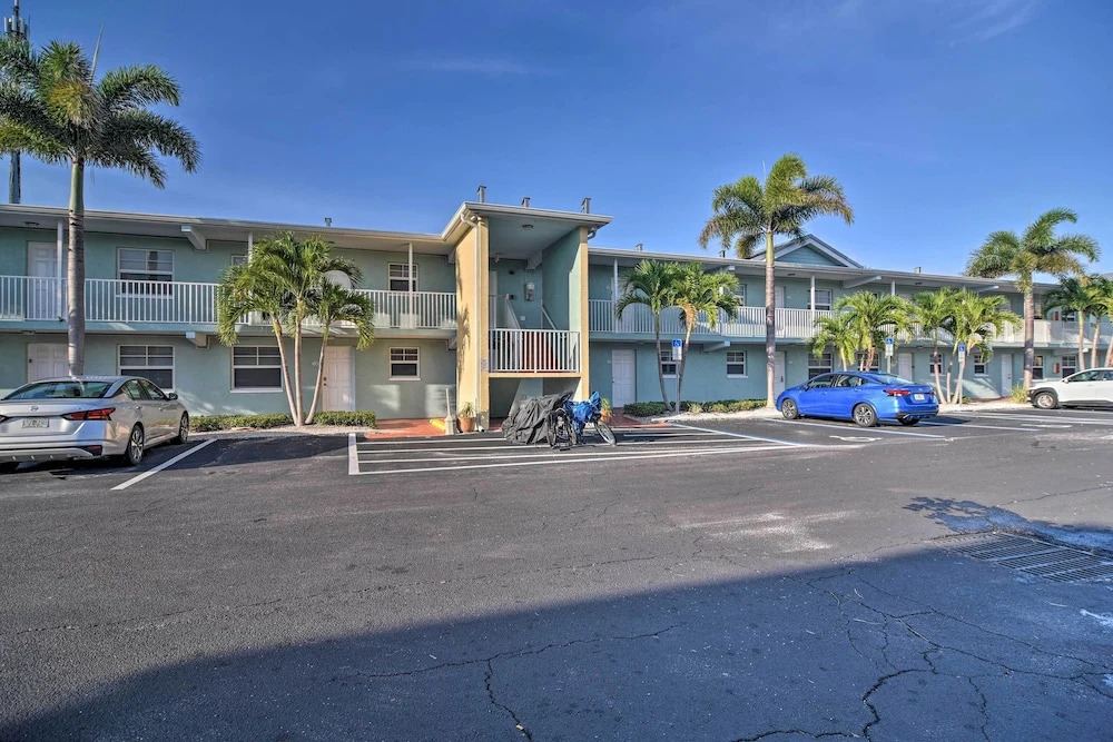 Resort Condo w/ Beach Access in Indian Shores!
