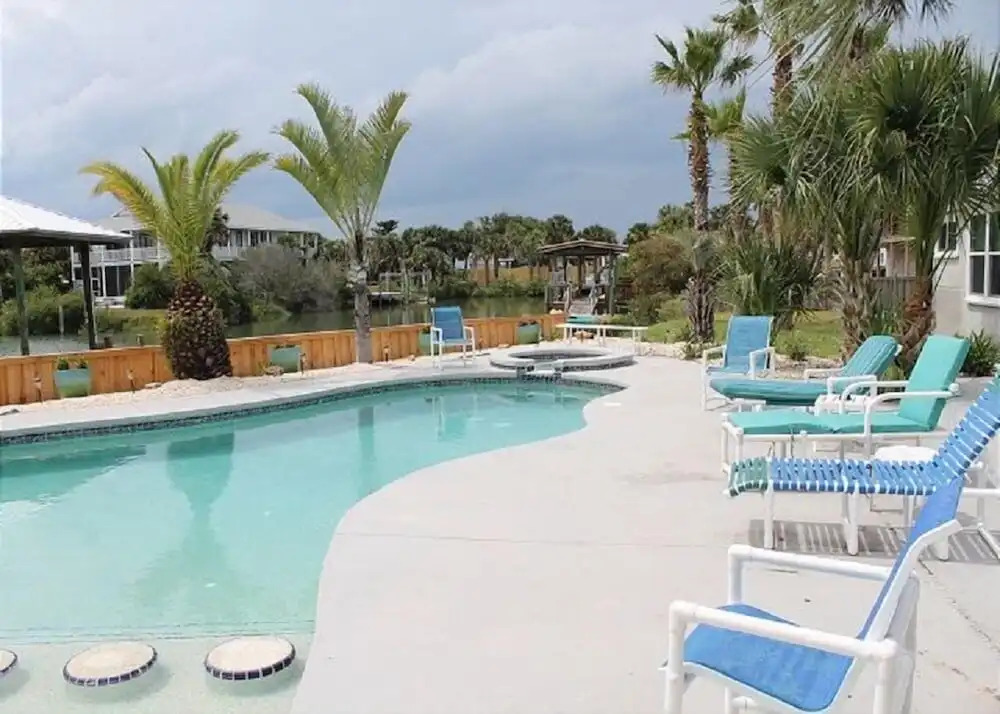 Pet Friendly, 3 BR, 2 BA, Private Pool - Sunset Harbor