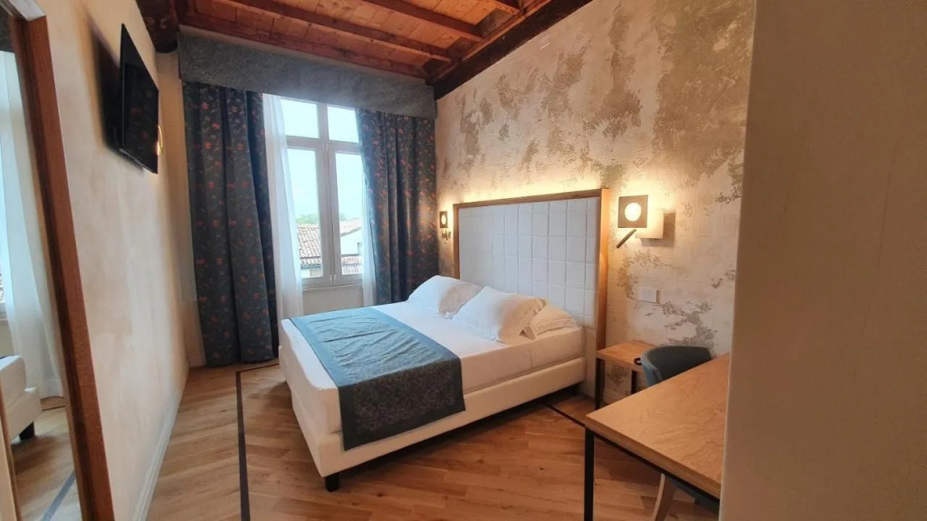 Cà Uberti Palace Hotel, MantegnaHotels