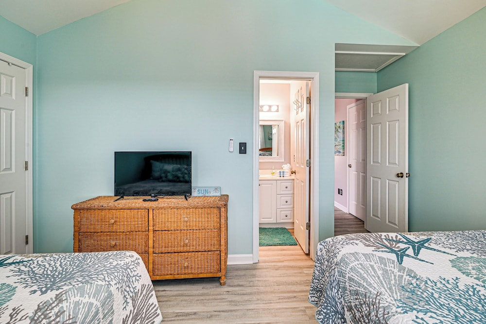 Walk to Ocean: Surfside Beach Gem w/ Private Pool