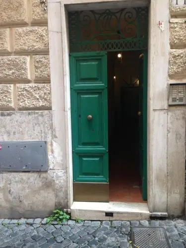 Small Navona Studio