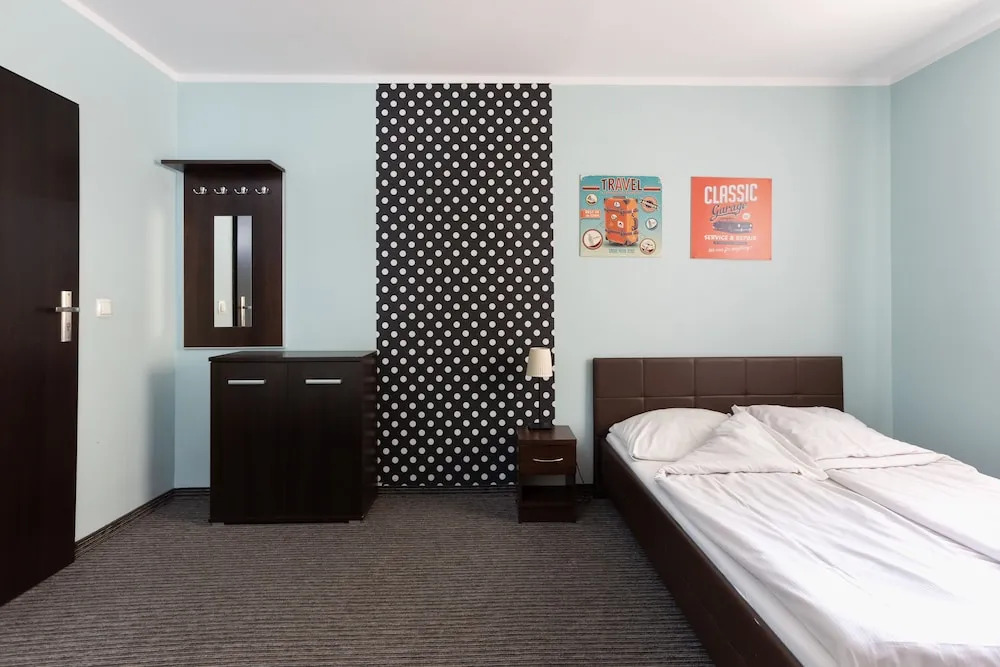 Shick Hostel & Apartments