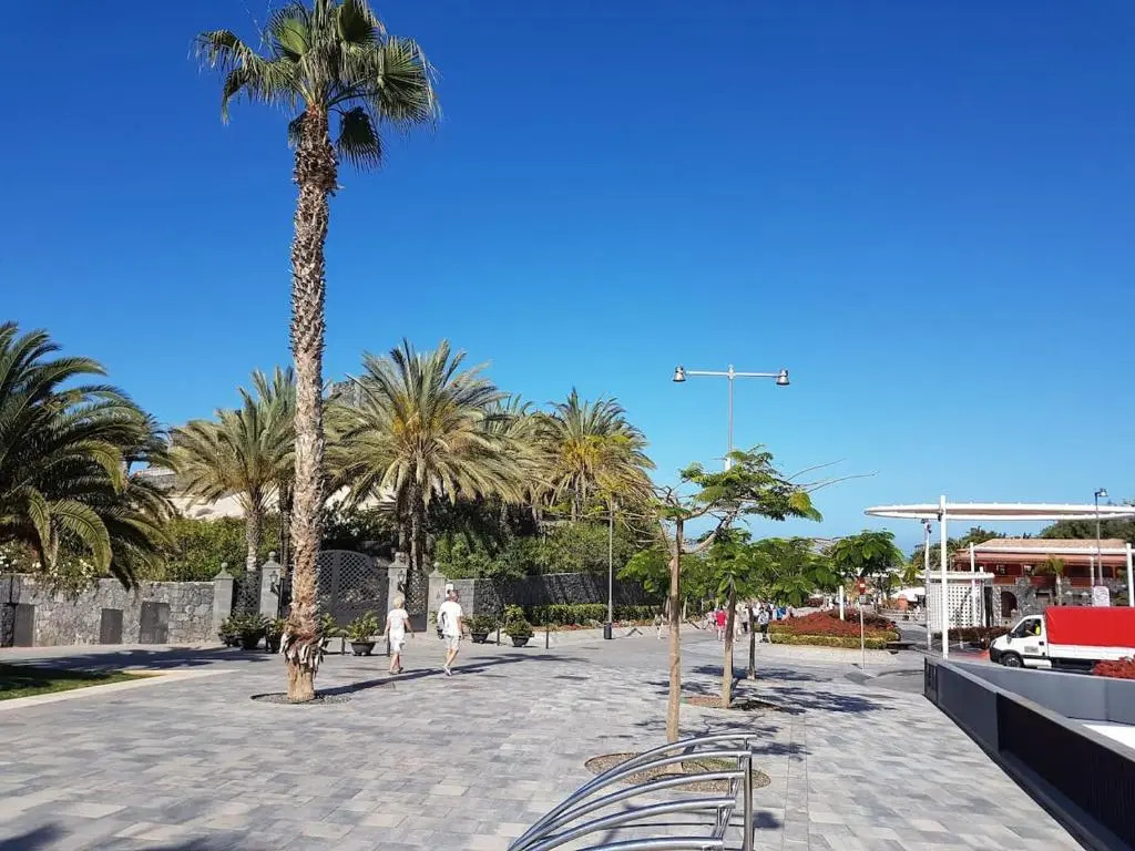 Playa del Duque in 1st sea line directly on the beach, heated pool, Wifi, balcony