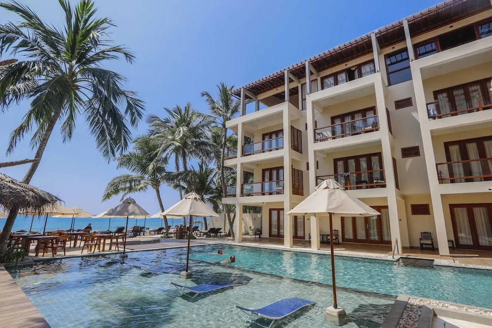 Sapphire Seas Beachfront Hotel