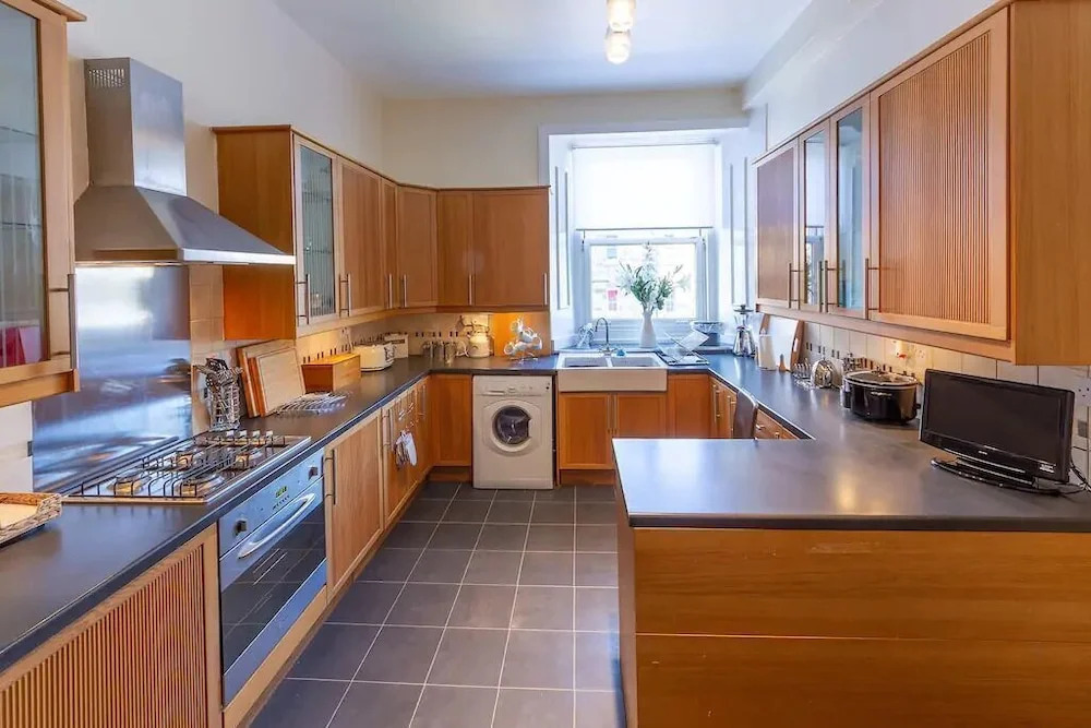Stunning Tollcross Apartment