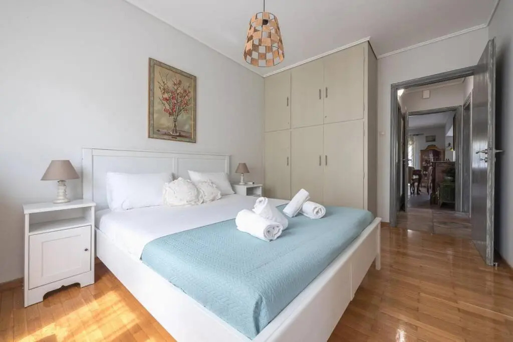 Seaside 2BR apartment in Varkiza 2mins walk from beach