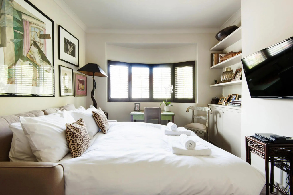 Exquisite East Acton Home Close to Shepherds Bush by Underthedoormat
