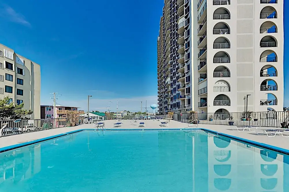 Ocean & Bay-view W/ Pool, Easy Beach Access! 2 Bedroom Condo