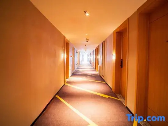 IU Hotel (Shijiazhuang Hebei University of Science and Technology)