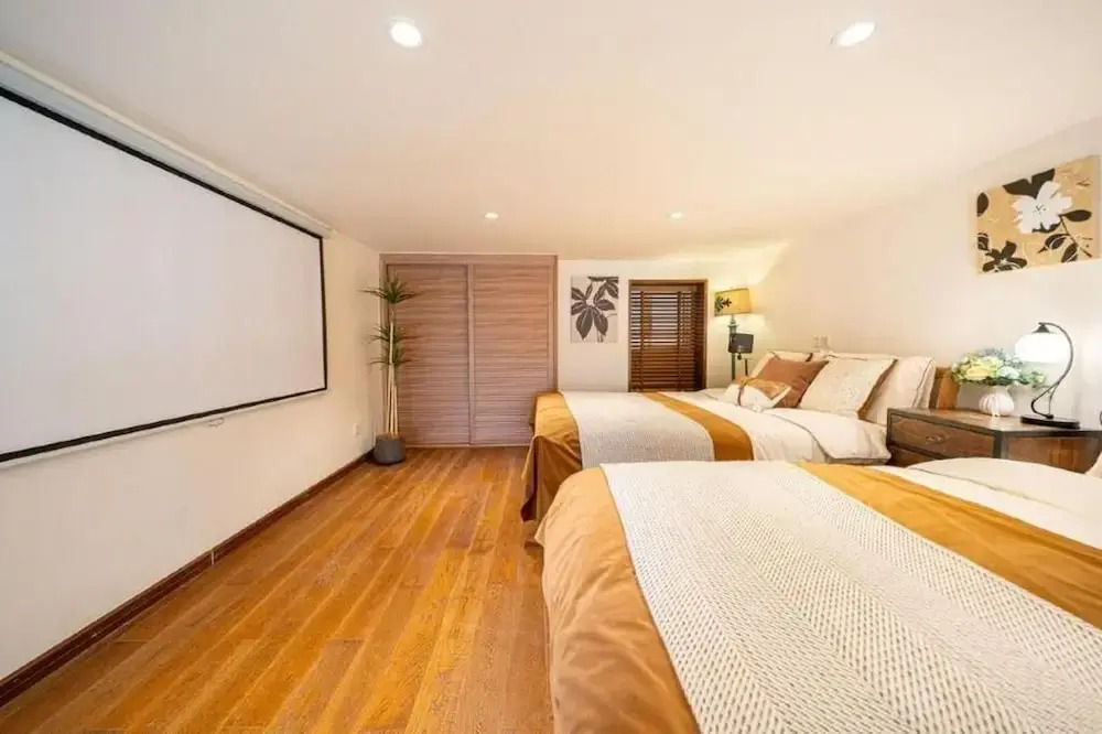Shanghai Hills& Well-time MCM Family B&B