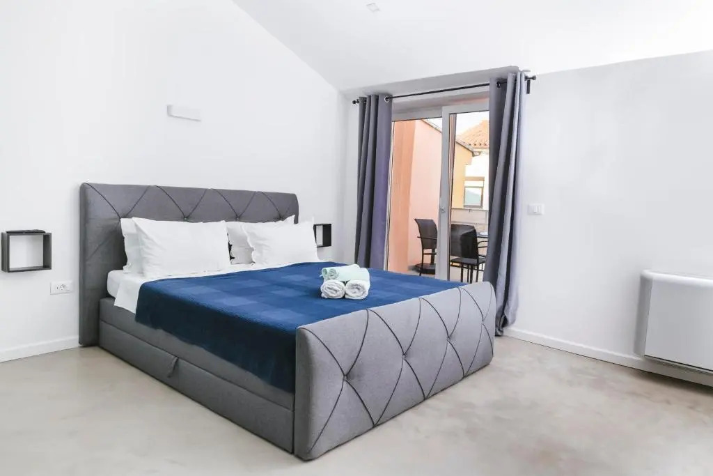 M9 Rooms