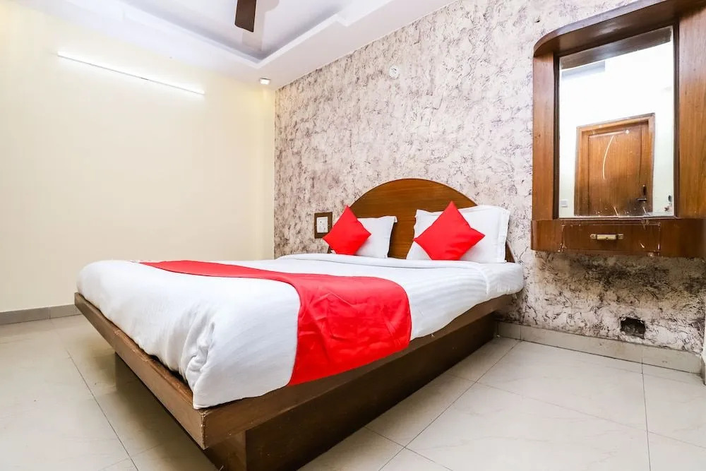 OYO 9448 Hotel Karan Palace