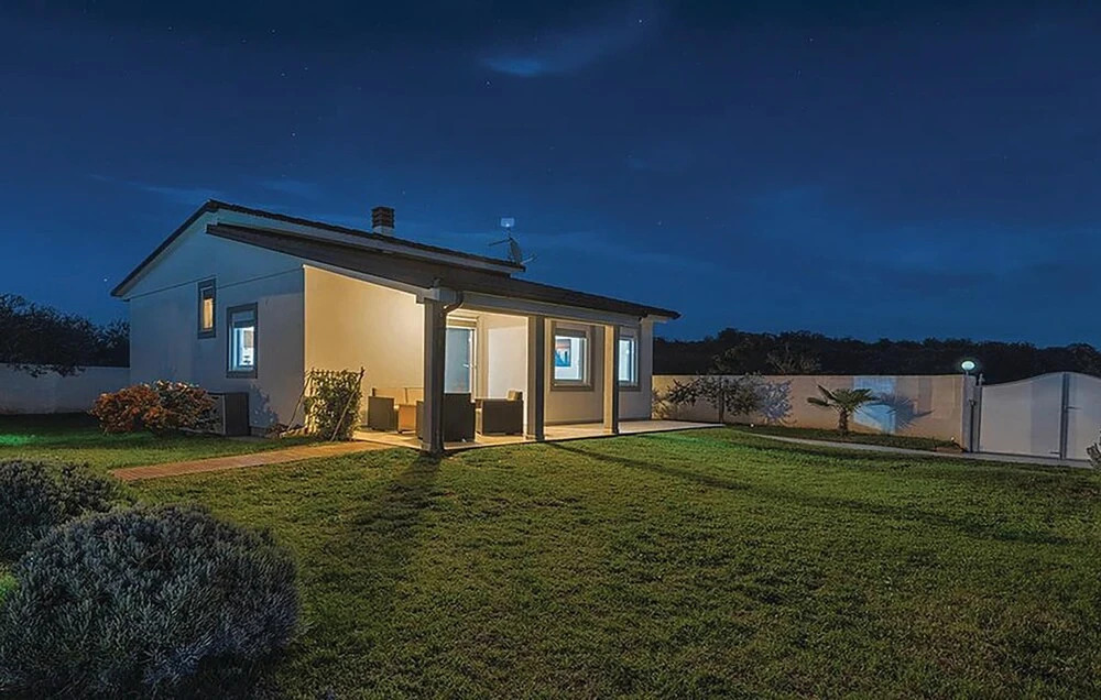 Two-Bedroom Holiday Home In Pomer