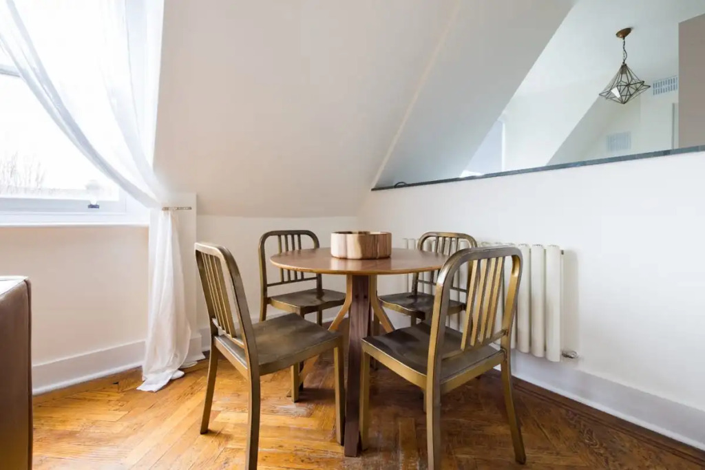 The Queens Park Sanctum - Lovely 2bdr Flat with Balcony