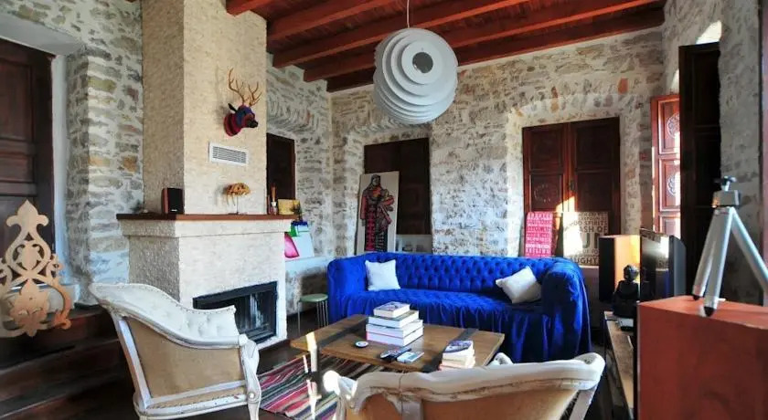 Cahide Maison