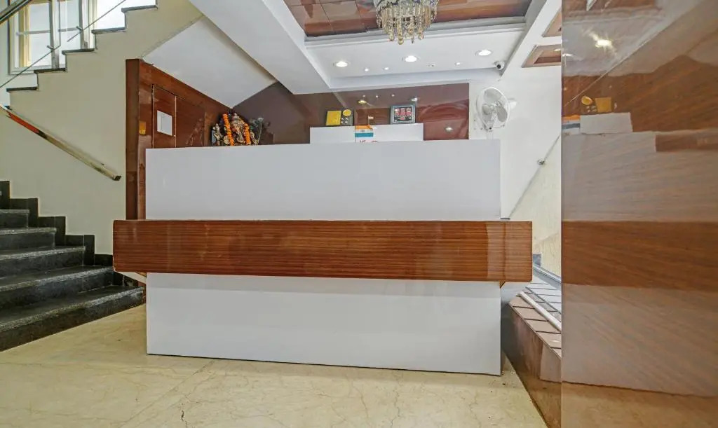 Collection O Hotel Johri Residency