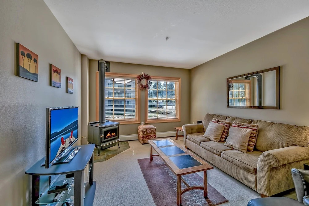 Luxury Three Bedroom Kirkwood Condo Steps From Chair Six 3 Bedrooms 2