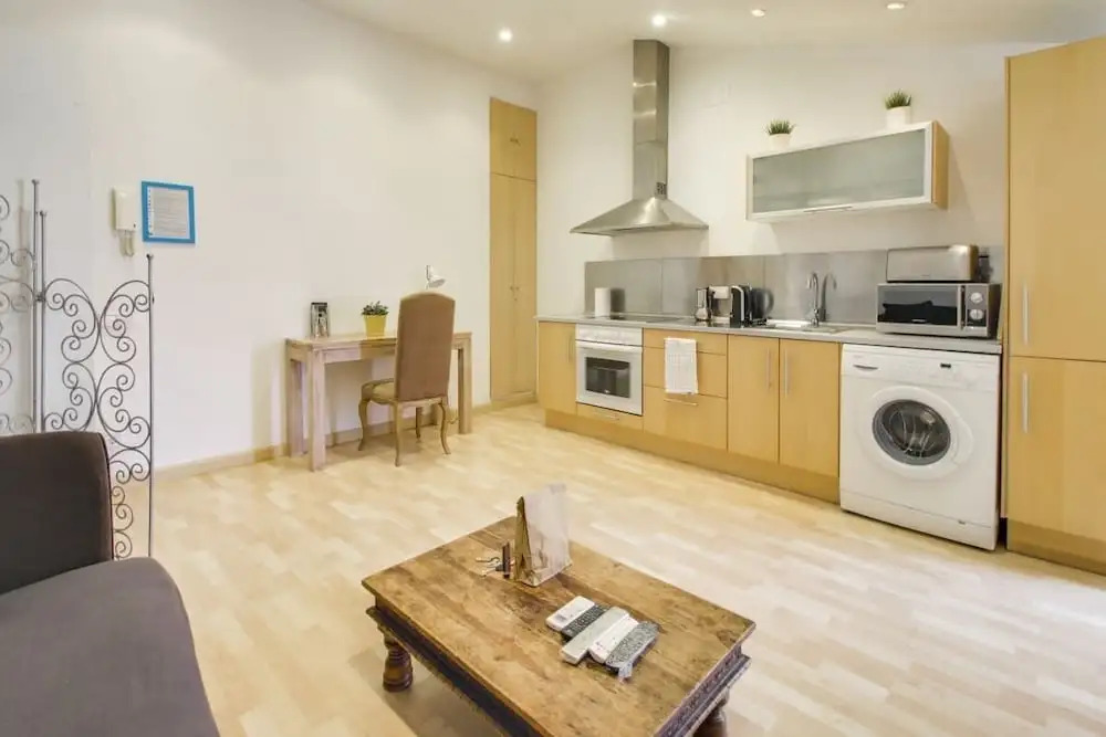 Fabulous 2 Bed with terrace close to Plaza España