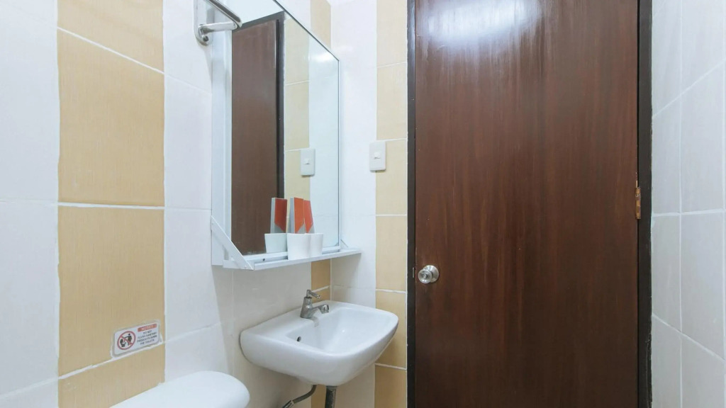 RedDoorz Plus New Era Budget Hotel Mabolo former RedDoorz near Landers Superstore Cebu City