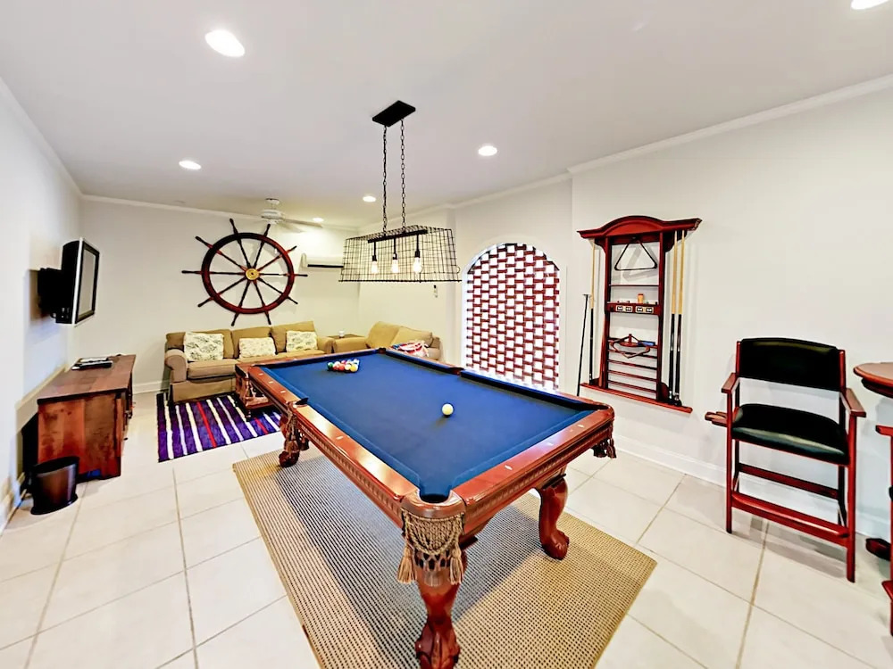 Lakeside - 4 Br Home
