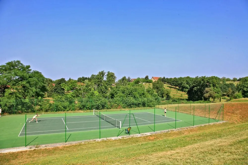 COMBAS village de gites