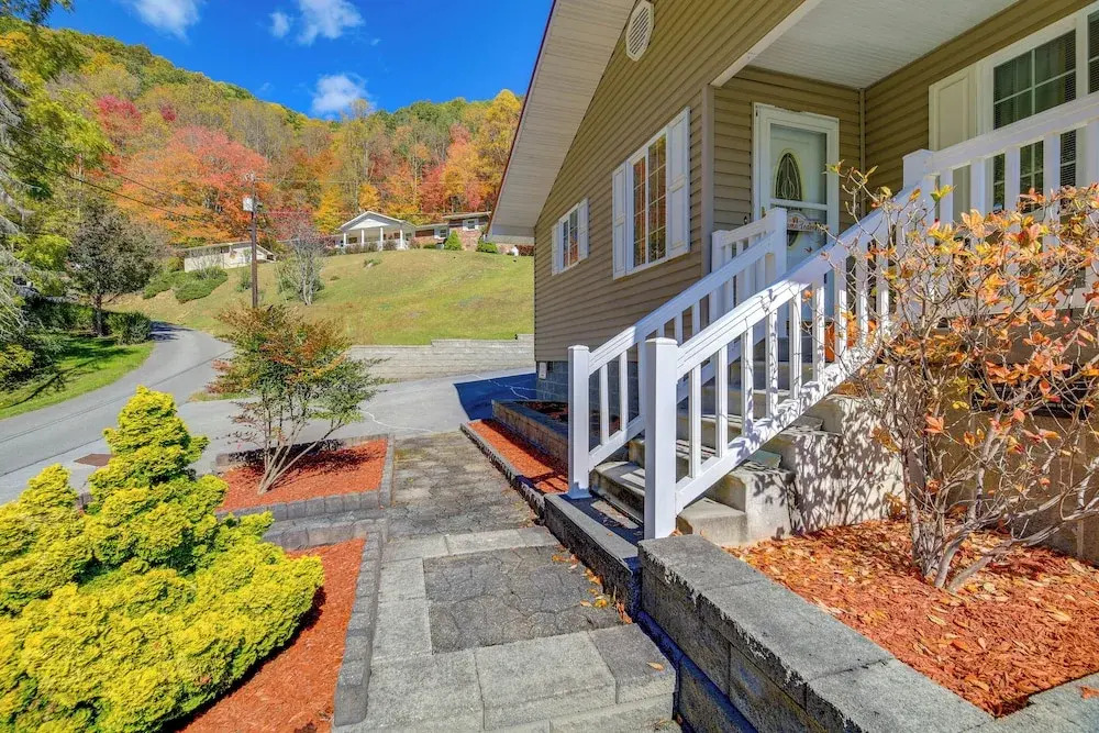 Laptop-Friendly Appalachian Mountain Retreat