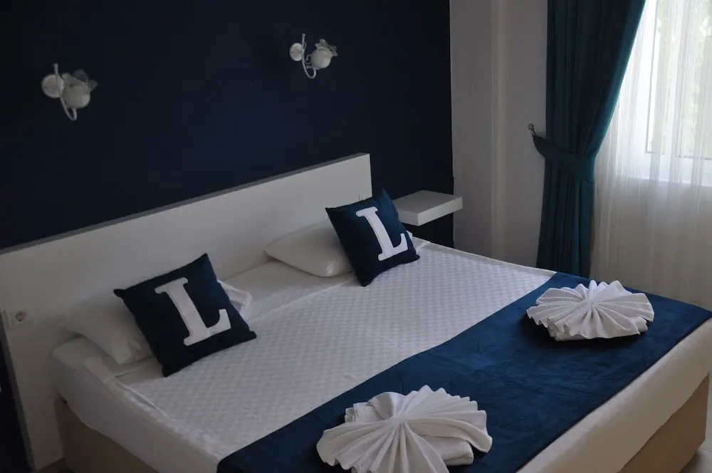 Flora Saadet Hotel