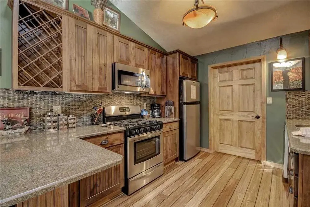 A Stones Thoreau - Two Bedroom Cabin with Hot Tub