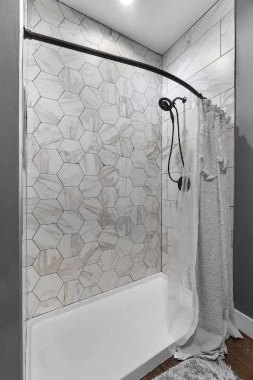 Downtown Loft Amazing Bath Tub & Shower #9