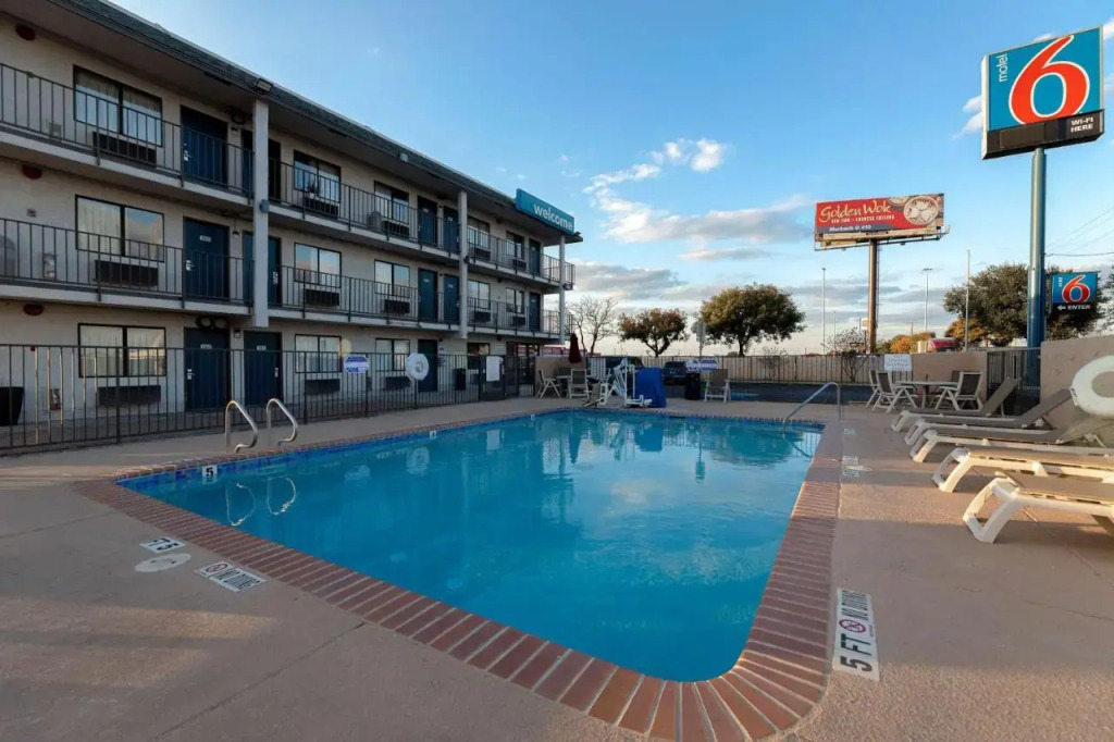 Super 8 San Antonio/near Seaworld